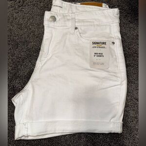 Levi Strauss signature gold midrise women’s white shorts size 2